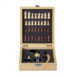 Kaspar šachy se sadou na víno