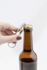 Ellopi přívěsek na klíče s otvírákem na lahve