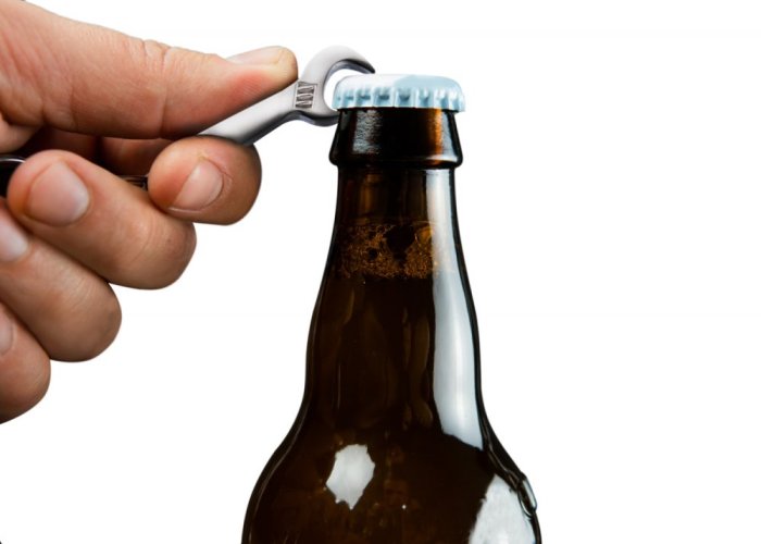 Spanner přívěšek na klíče s otvírákem na láhve