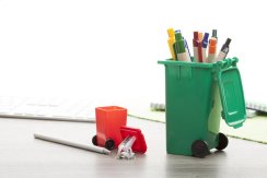 Perera stojan na psací potřeby