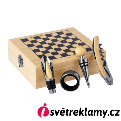 Kaspar šachy se sadou na víno