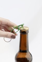 Ellopi přívěsek na klíče s otvírákem na lahve