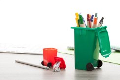 Perera stojan na psací potřeby